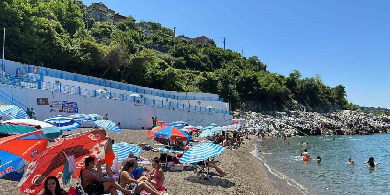 Serinlemek isteyenler plaja akın etti