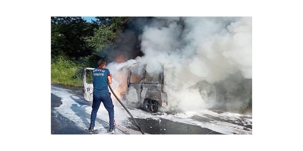 Otomobil alev alev yandı