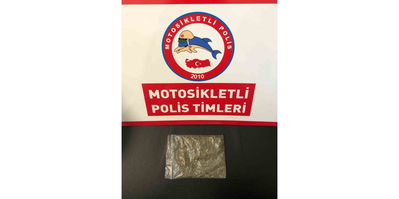 Şüphe üzerine durdurulan şahıstan uyuşturucu çıktı