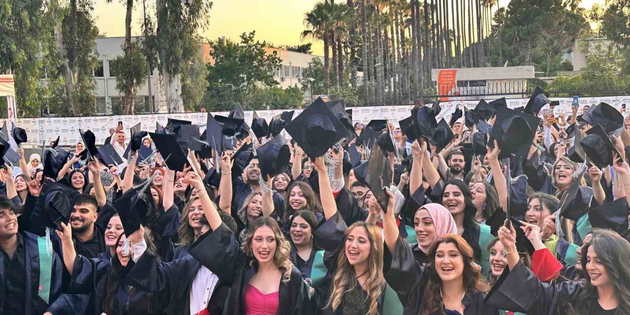 Başkent Üniversitesi Adana Sağlık Meslek Yüksek Okulu’nda mezuniyet heyecanı