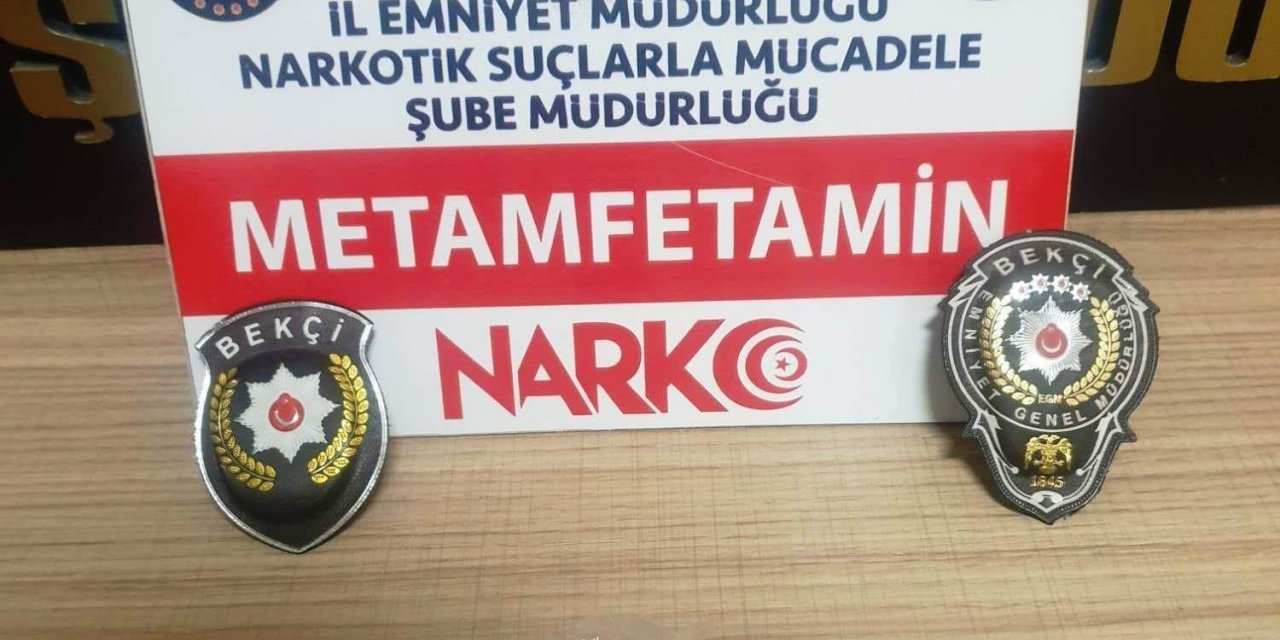 Kütahya’da 4 ayrı suçtan aranan şahıs uyuşturucu madde ile yakalandı