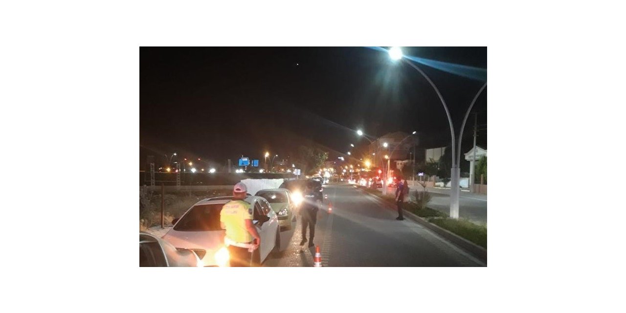 Edremit polisi ‘Bayram Huzuru’ operasyonunda didik didik aradı