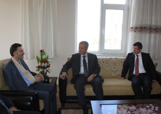 Arınç ve Davutoğlu, Taşçı'yı ziyaret etti