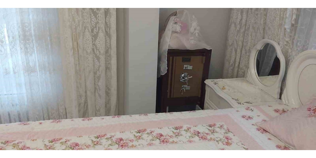 Hırsızlar elleriyle koymuş gibi buldukları 1,5 milyonluk ziynetlerle kayıplara karıştı