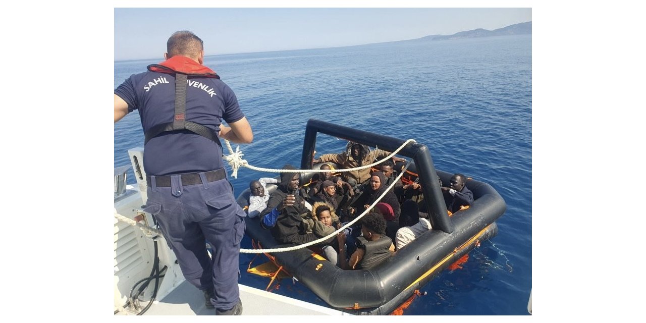 Yunan unsurlarınca ölüme terk edilen 14 kaçak göçmen kurtarıldı