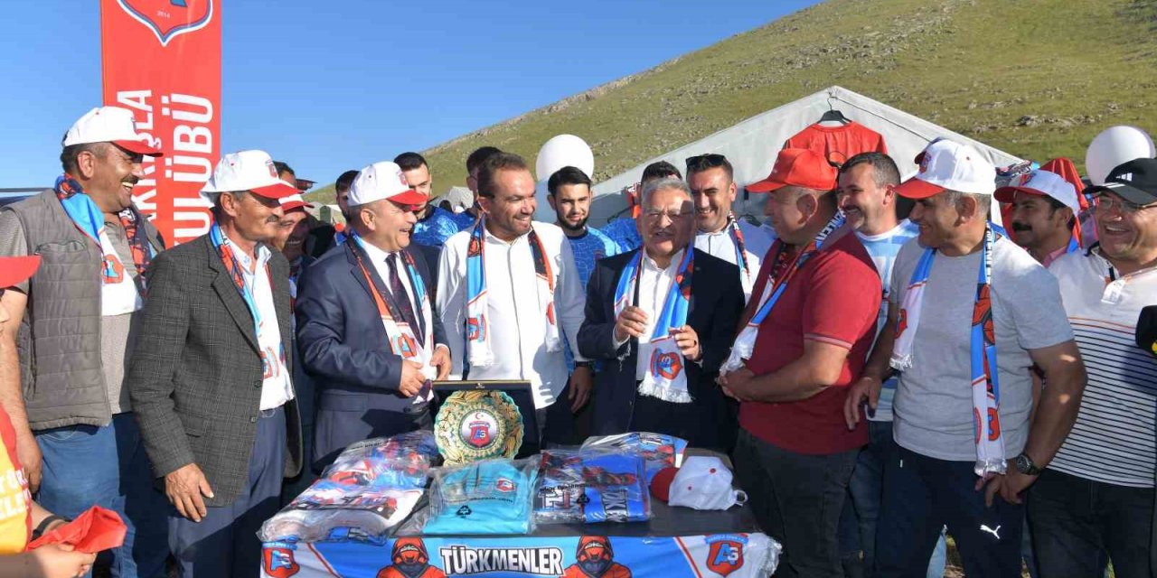 Vali Çiçek Ve Başkan Büyükkılıç, Akkışla Yoğurt Bayramı Ve Kilim Festivali’nde vatandaşla buluştu