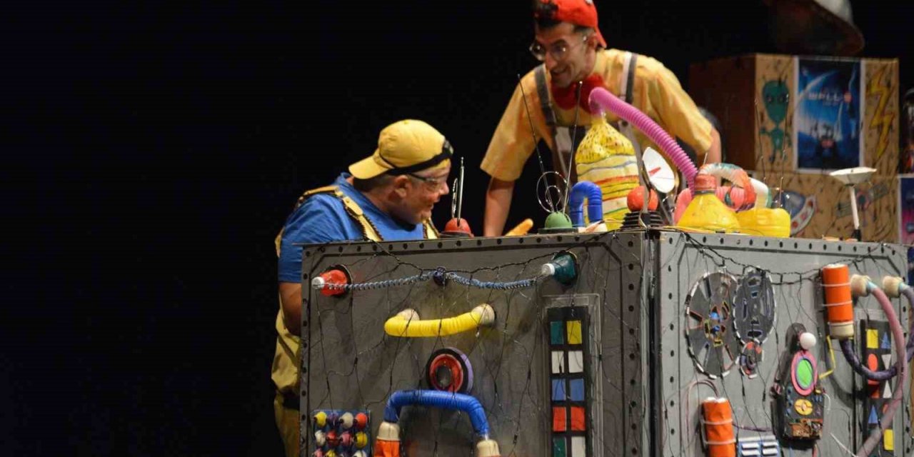 Büyükşehir, birbirinden güzel oyunları şehre getirdi