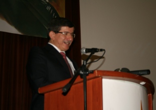 Davutoğlu Dışişleri'ndeki fitneyi yalanladı
