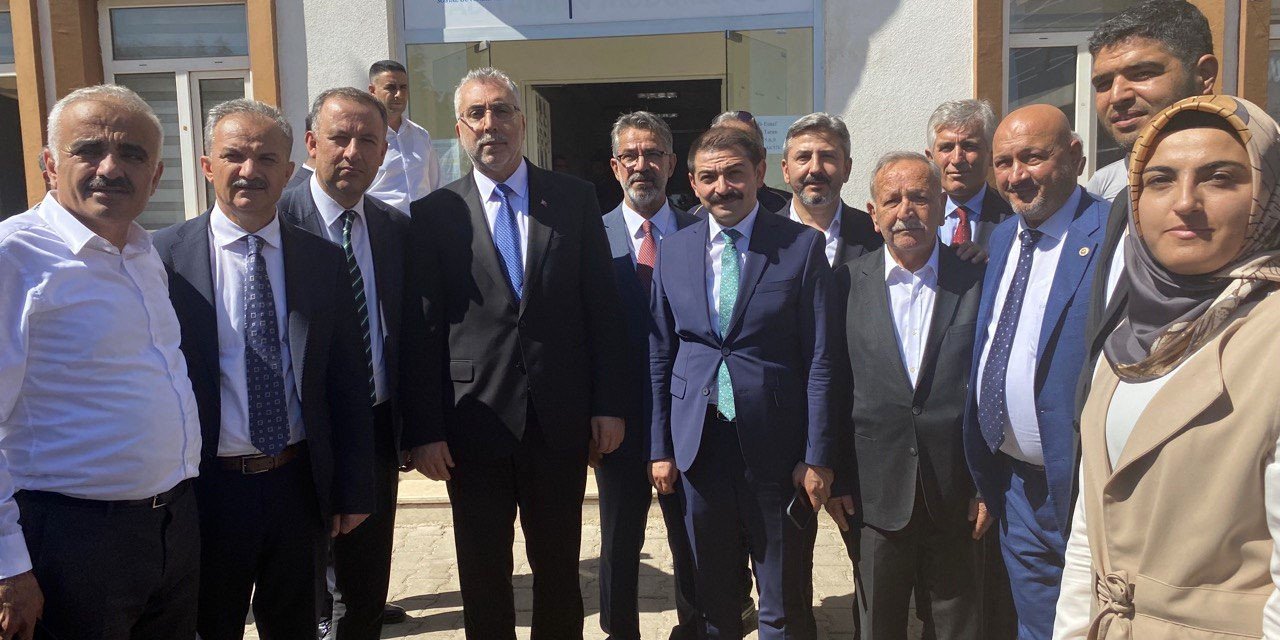 Bakan Işıkhan, deprem bölgesinde incelemelerde bulundu