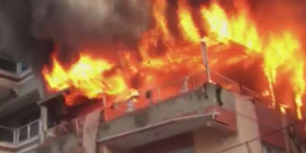 Çatı katı alev alev yandı, vatandaşlar korku dolu anlar yaşadı