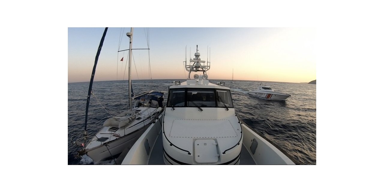 Ayvacık açıklarında rotası İtalya olan yelkenli teknede 57 kaçak göçmen yakalandı