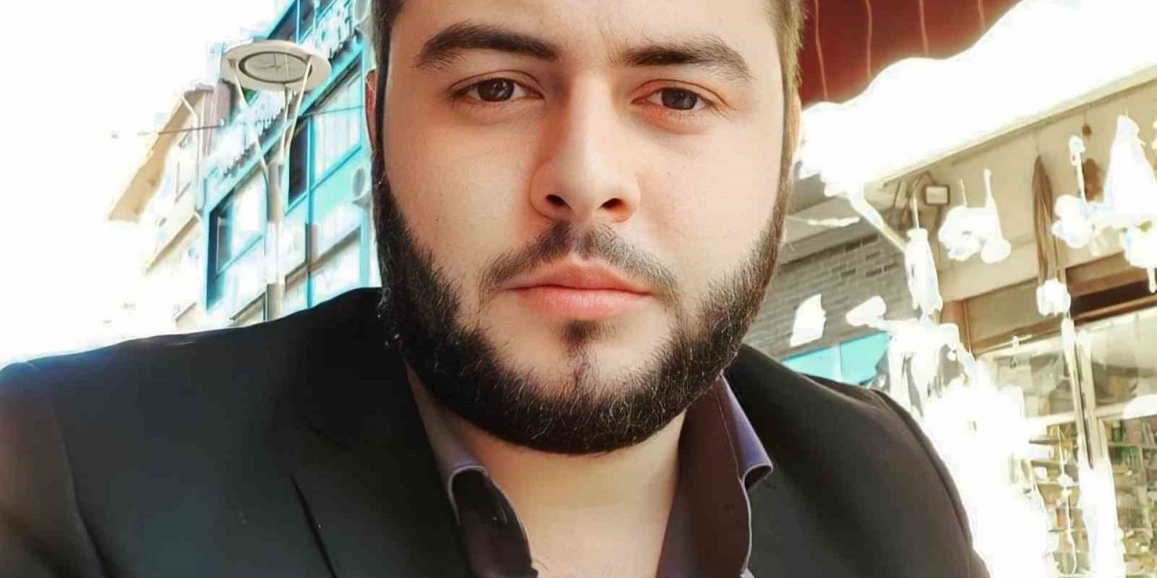 Yuvarlanan tomruk yüklü kamyondan atlayan sürücü hayatını kaybetti