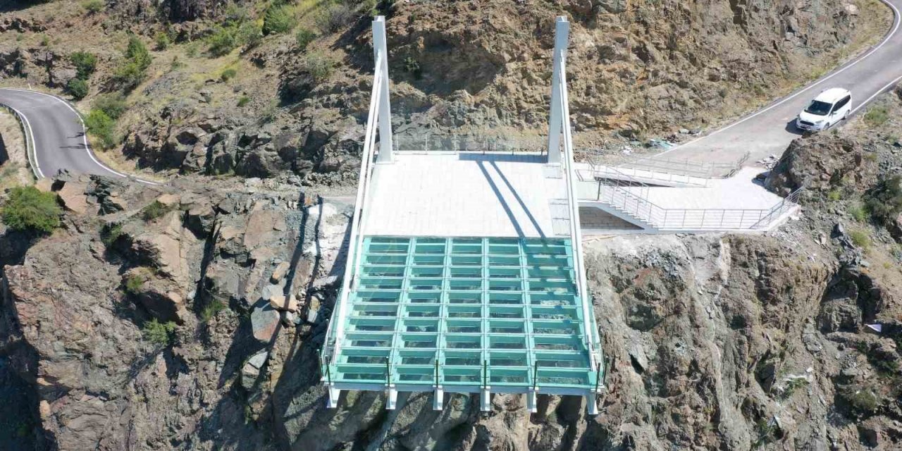 Sarıyar Barajı’na inşa edilen Adnan Menderes Seyir Terası hizmete girdi