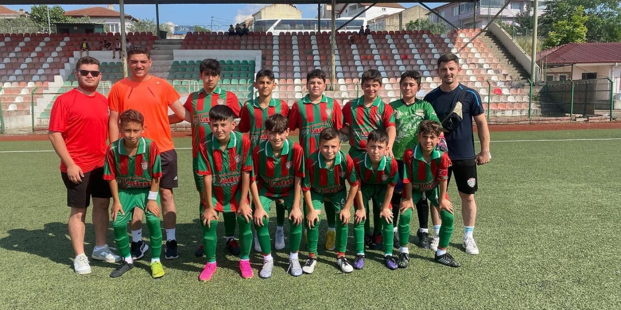 Osmaneli Belediyespor U-13 takımı 9-0 kazandı.