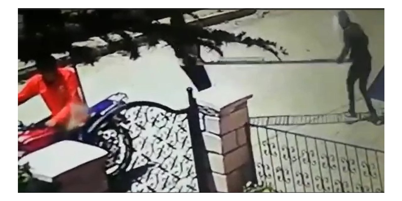 Otopark girişindeki demir mazgalı saniyeler içinde çaldılar