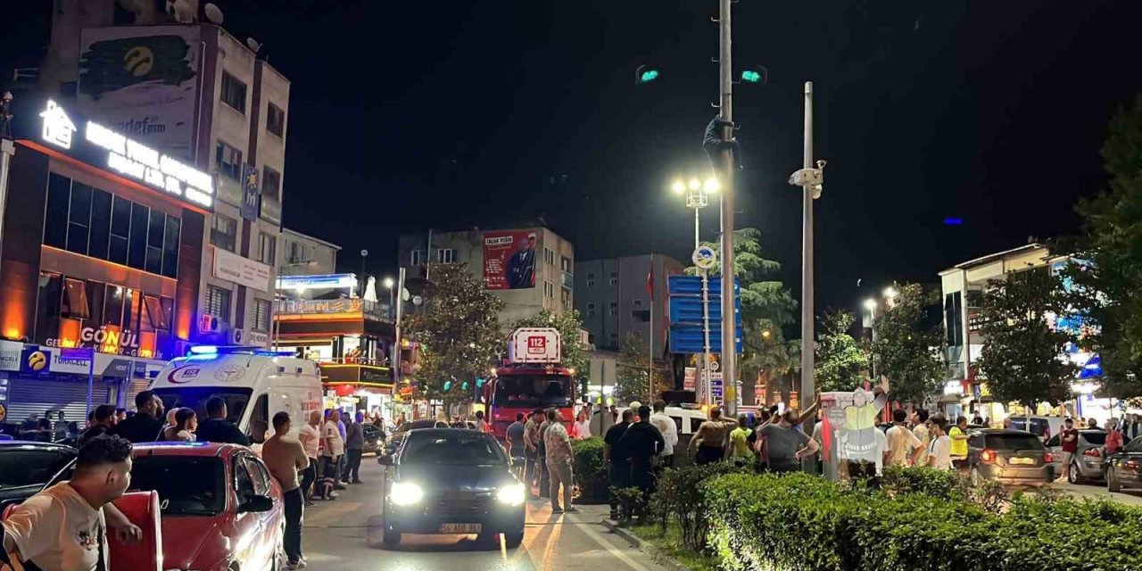 Zabıtadan kaçan dilenci aydınlatma direğine çıktı, ilçeyi birbirine kattı