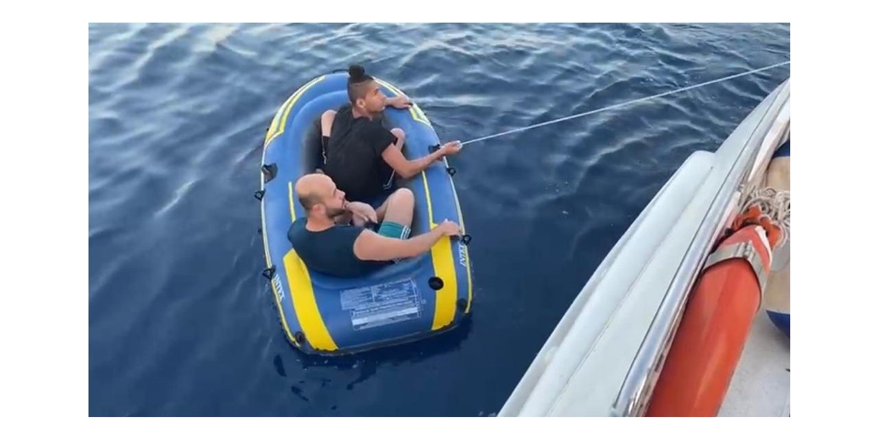 Marketten aldıkları botla umuda yolculuk