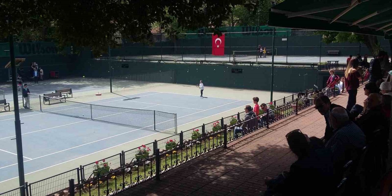 14 yaş tenis şampiyonları Zonguldak’ta nefes kesti