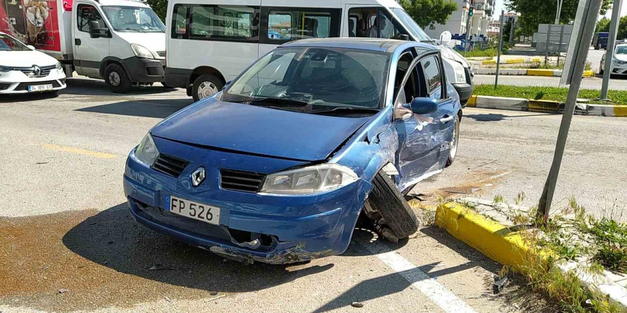 Çorum’da iki otomobil çarpıştı: 1 yaralı