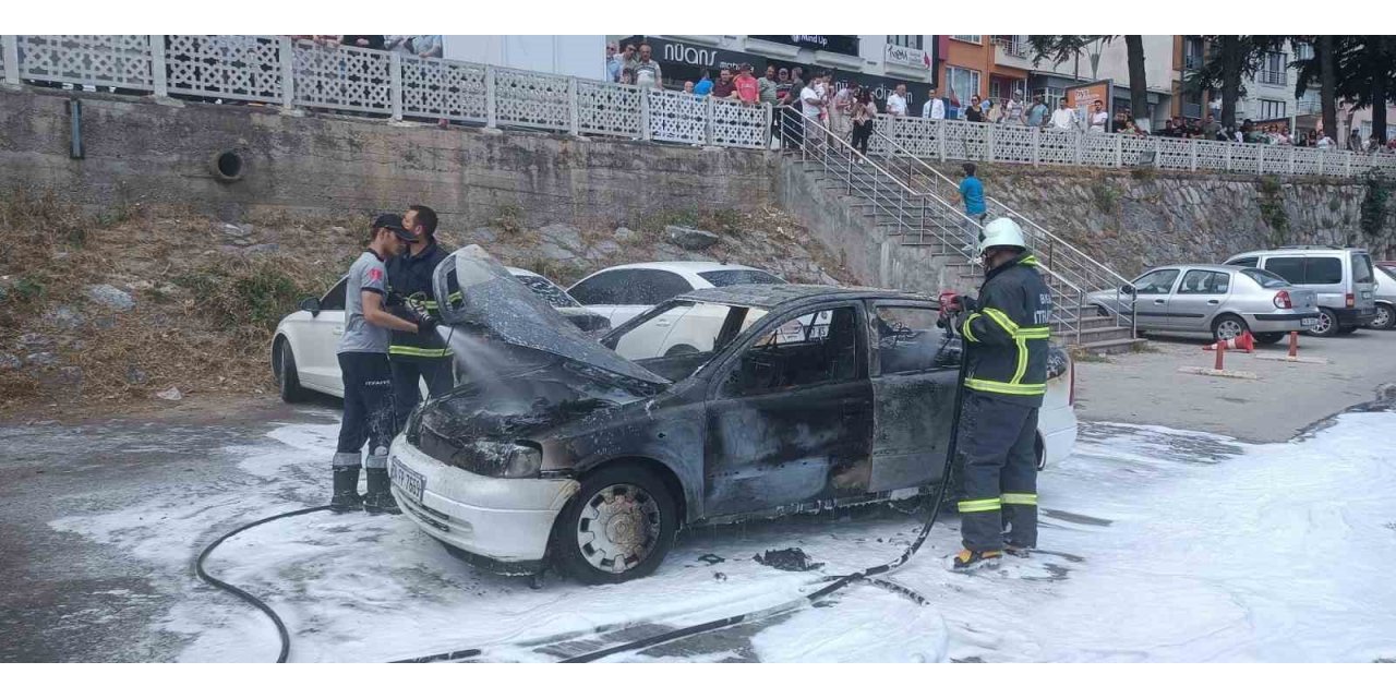 Biga’da seyir halindeki araç alev alev yandı