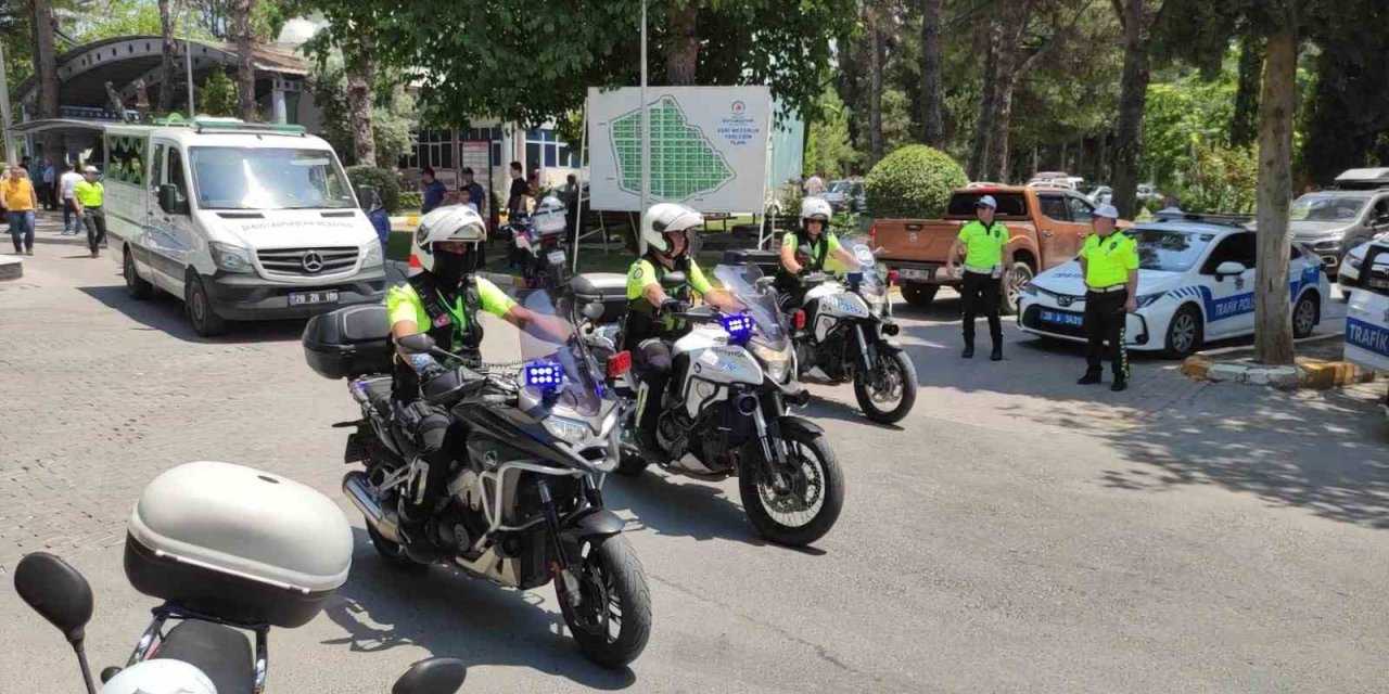Kazadan 8 yıl sonra hayatını kaybeden polis, son yolculuğuna uğurlandı
