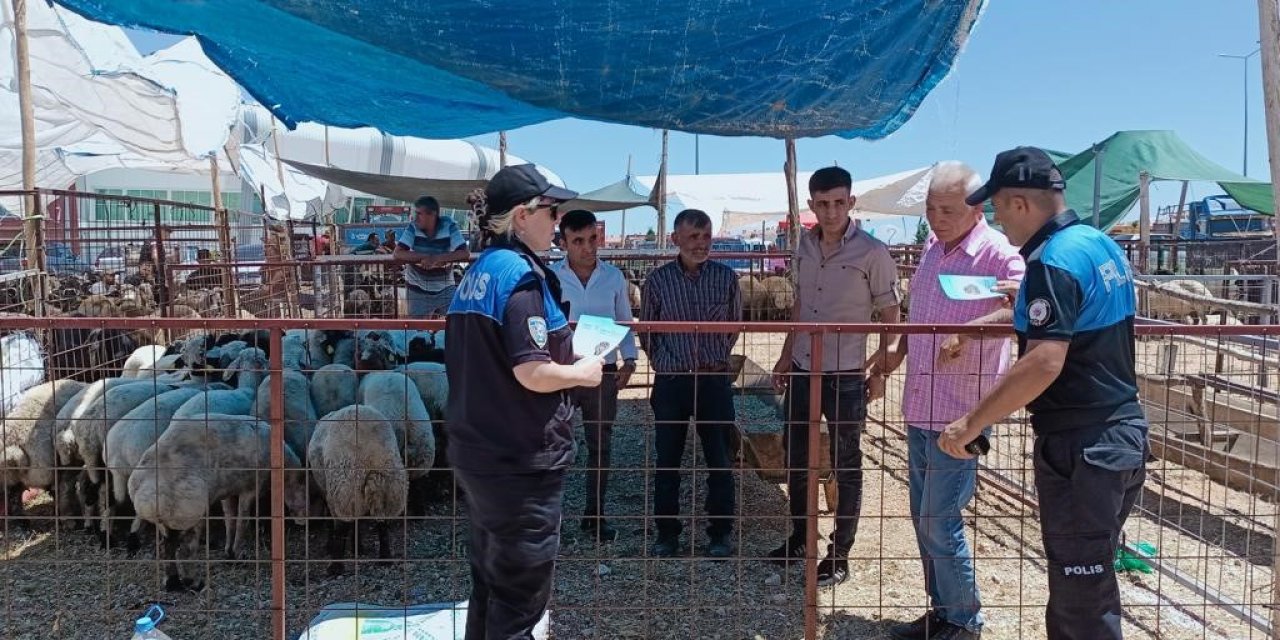 Karaman’da kurban pazarında broşürlü sahte para uyarısı