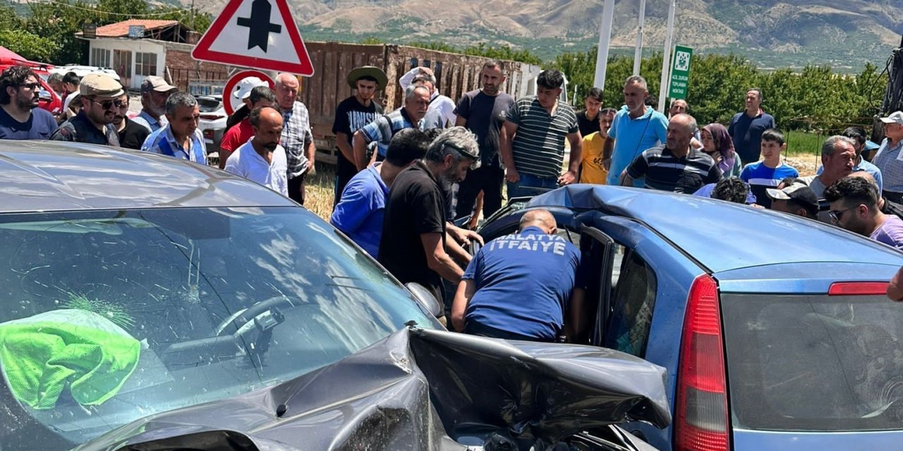 Malatya’da otomobiller çarpıştı: 3 yaralı