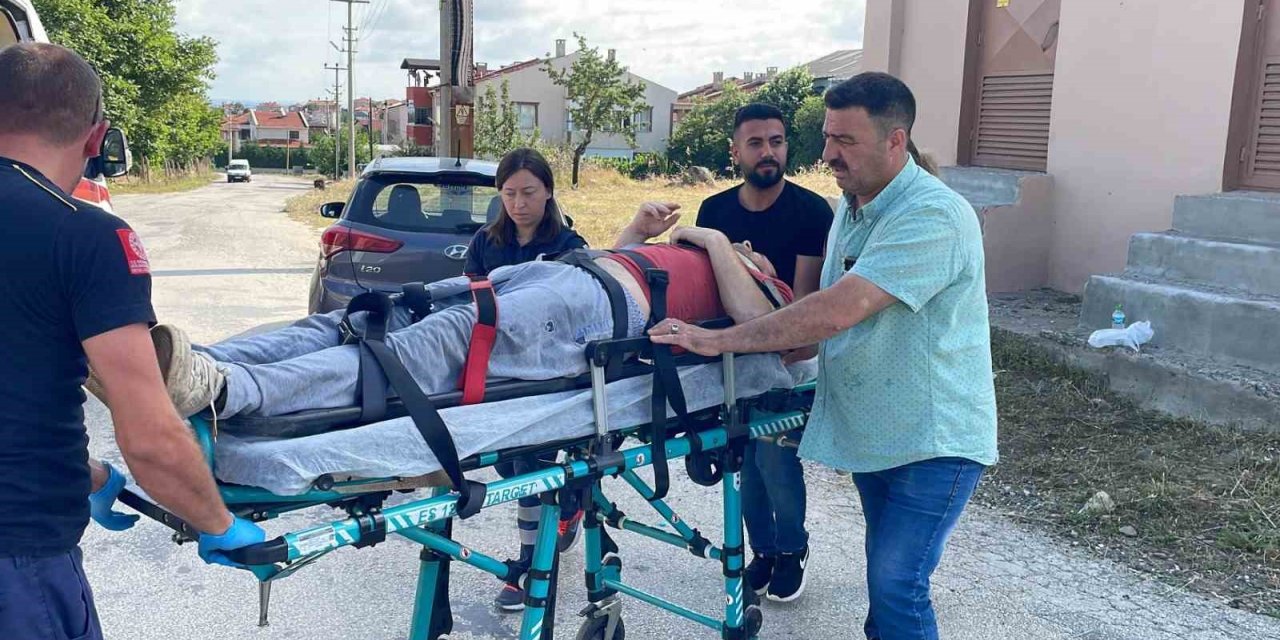 Keşan’da kamyonetin altında kalan motosikletin sürücüsü yaralandı