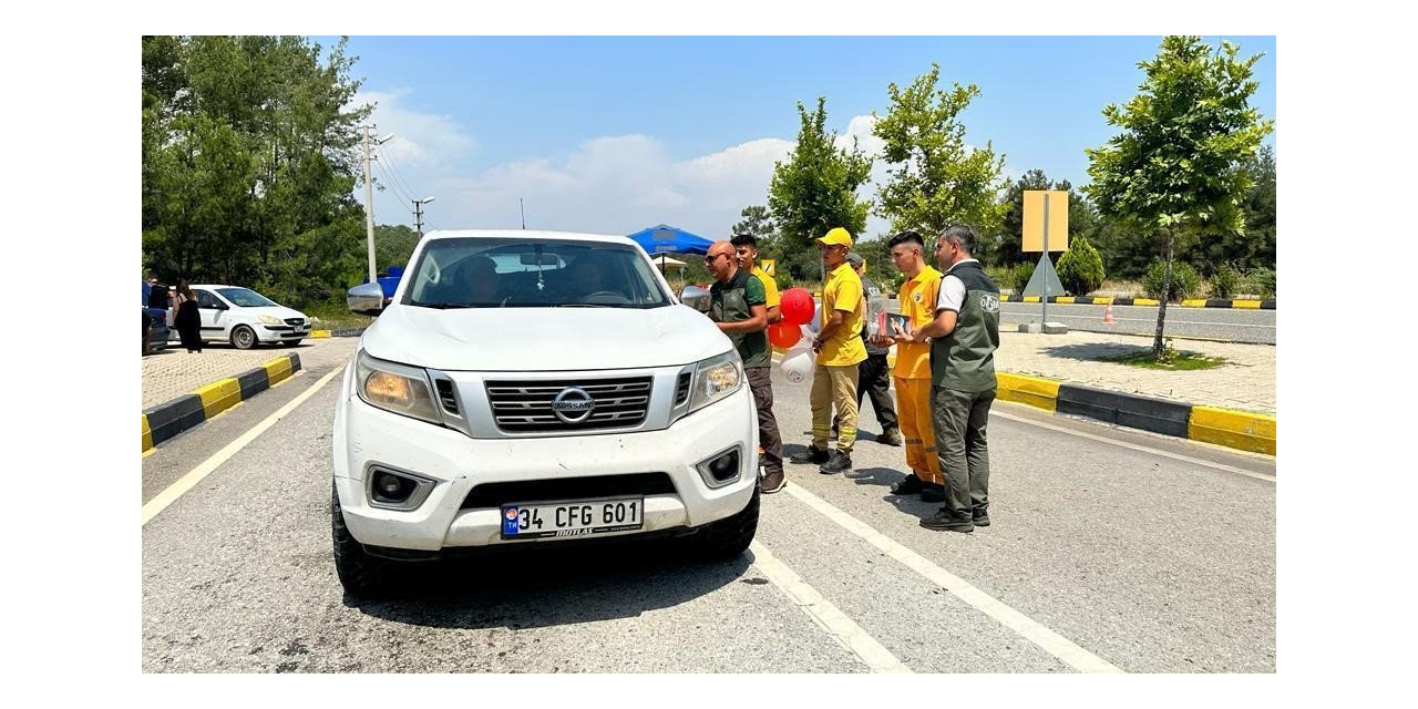 Marmaris Orman İşletme Müdürlüğü ilçeye gelen araç sürücülerini yangına karşı uyardı