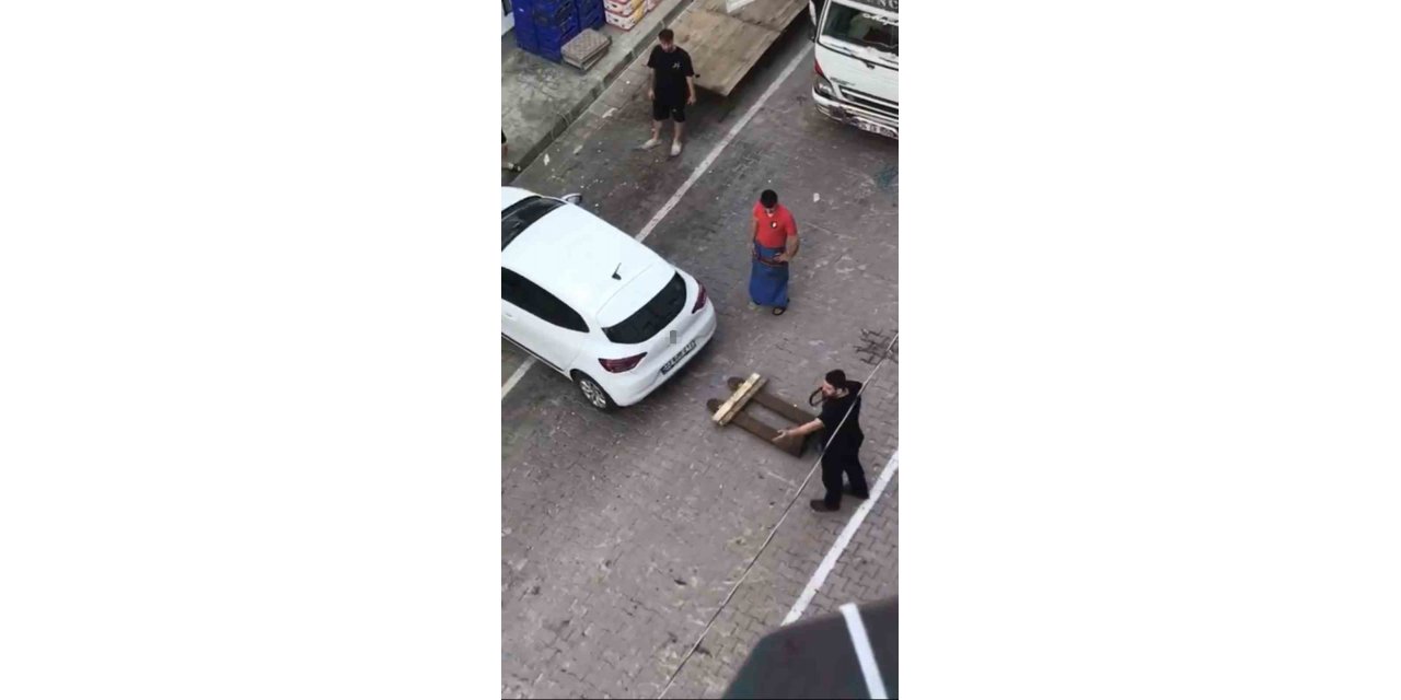 İstanbul’da “yok artık” dedirten olay: Transpaletle aracı taşıdılar