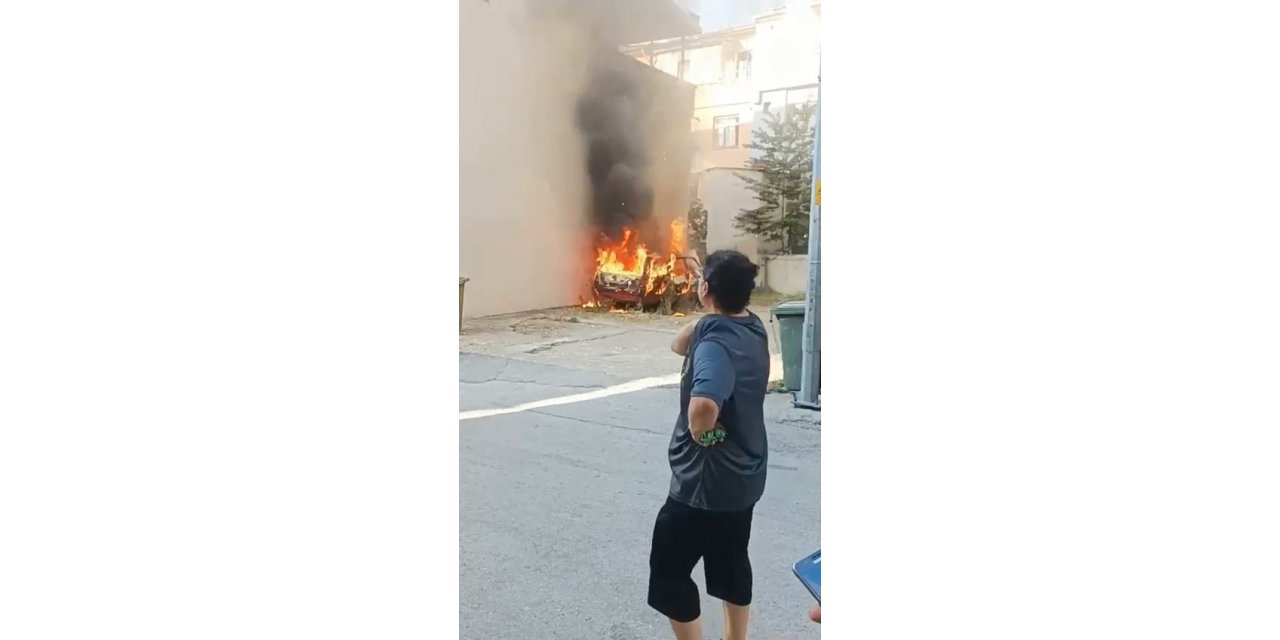 Torpille oynayan çocuklar park halindeki aracı yaktı