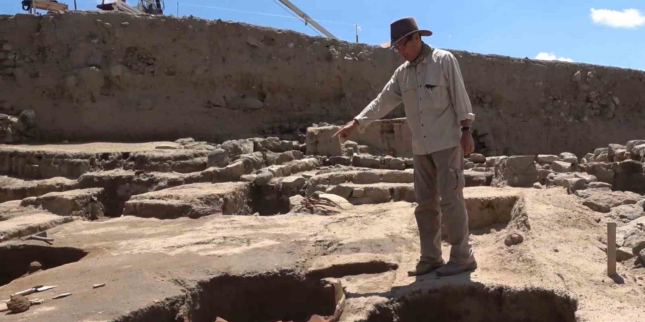 Binlerce yıllık tarihi gün yüzüne çıkartıyor: Japon arkeolog Hitit dönemini keşfediyor