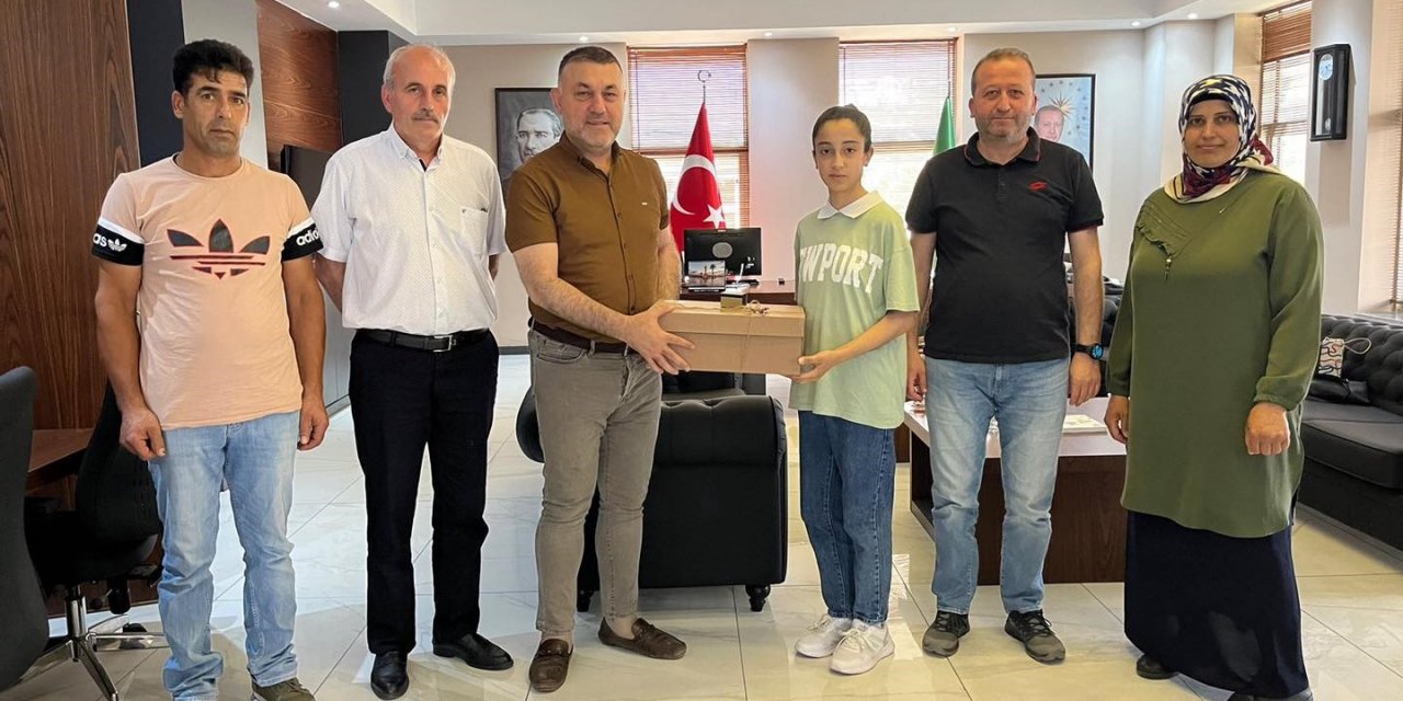 Başkan Yavuz LGS’da tam puan yapan Çetinkaya’yı ağırladı