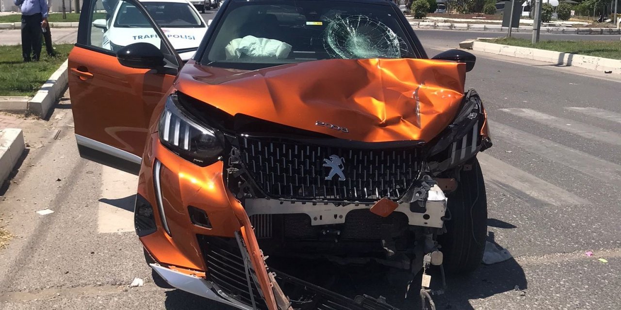 Otomobil ile motosiklet çarpıştı: 1 yaralı