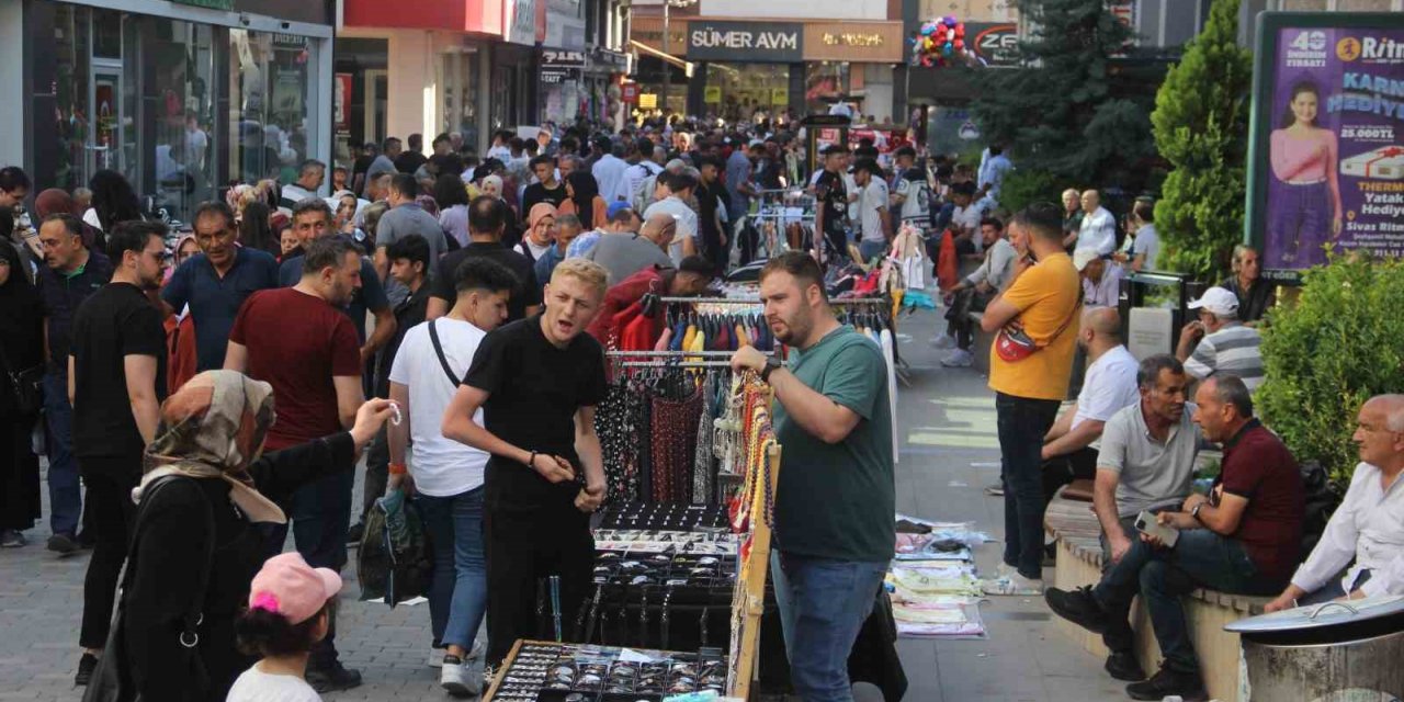 İstanbul boşaldı, Sivas doldu taştı