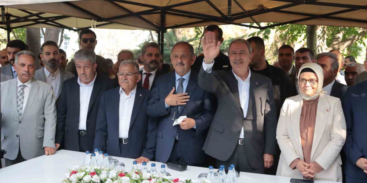 Bakan Özhaseki: "Depremde maddi zarar 100 milyar dolar"