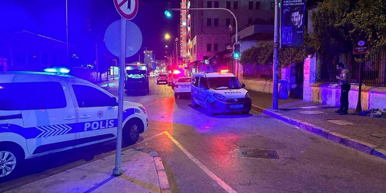 İzmir’de karakol önünde silahlı kavga: 1 ağır yaralı