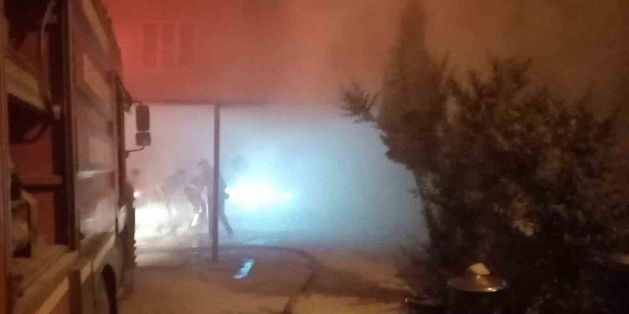 400 saman balyası küle döndü