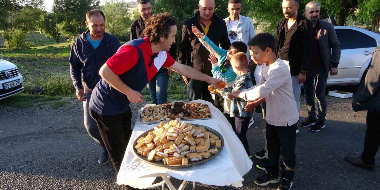 Bu köyde yarım asırdır toplu bayramlaşma geleneği sürdürülüyor