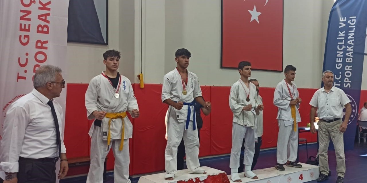 Derincespor İstanbul’dan madalyalarla döndü