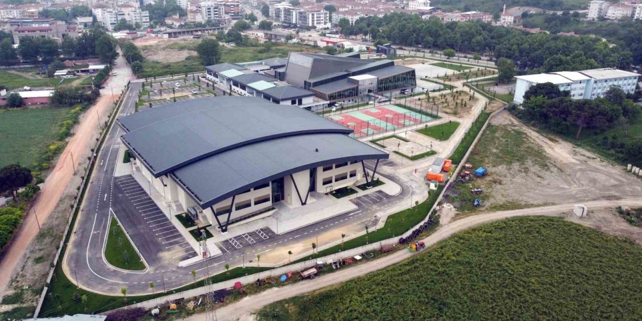 Mustafakemalpaşa’da hizmete girdi... Kültür, sanat ve spor tek merkezde