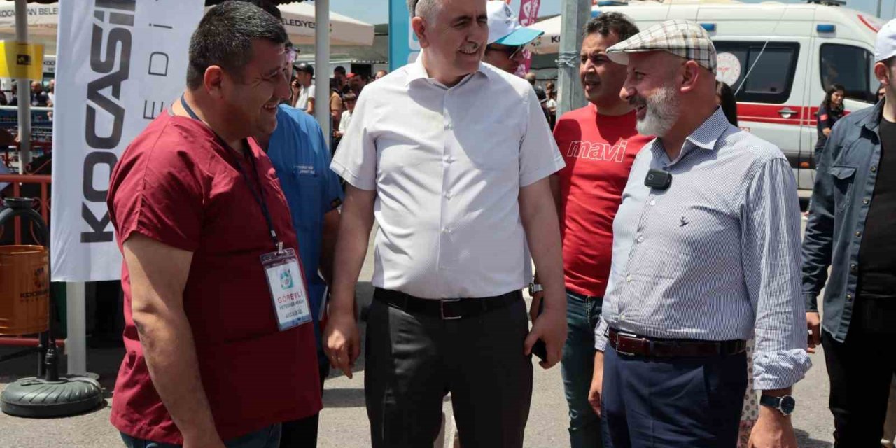 Çolakbayrakdar, kurban kesim ve satış yerini ziyaret etti