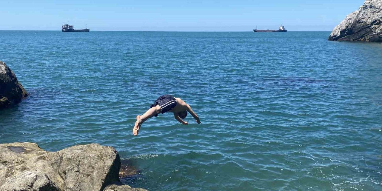 Bayramı denize girerek geçirdiler