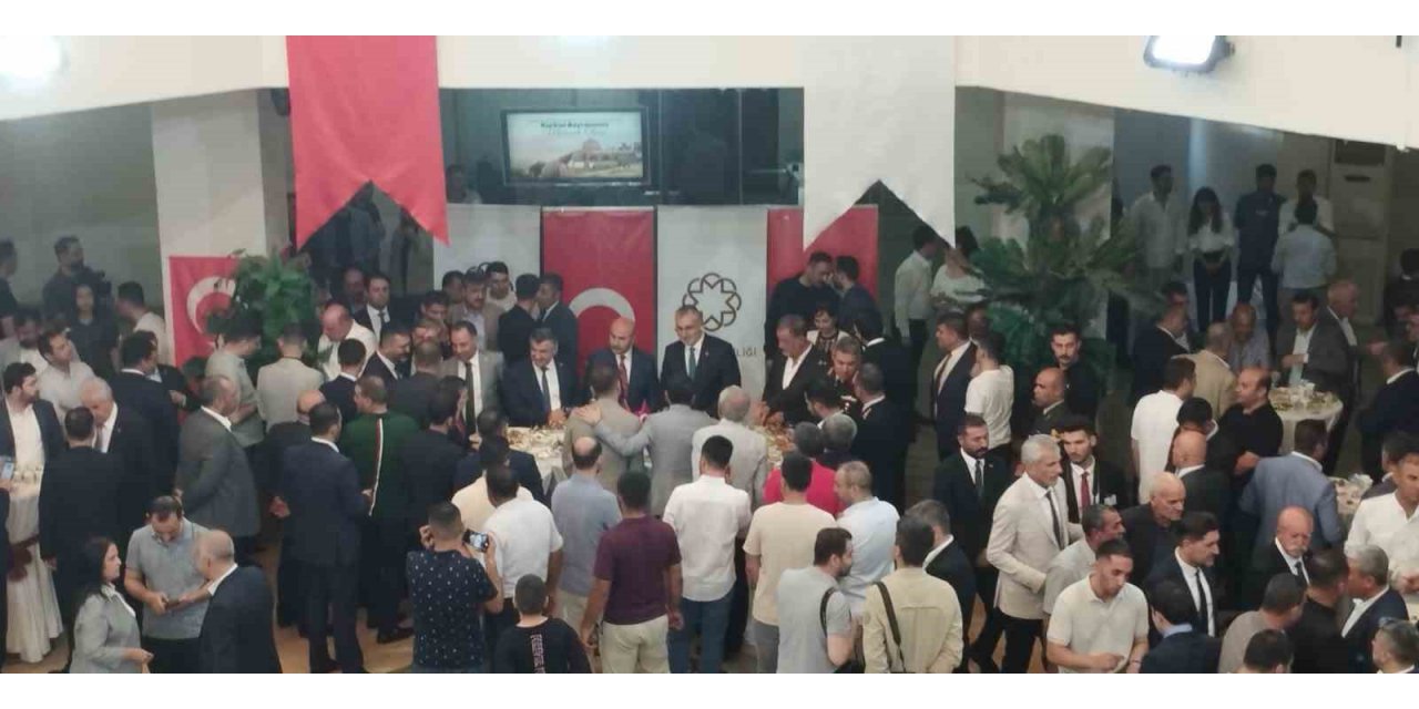 Bakan Işıkhan, Mardin’de vatandaşlarla bayramlaştı