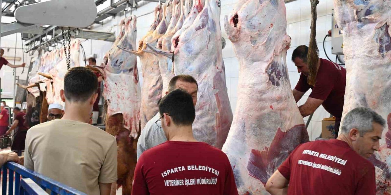 Isparta Belediyesi iki gün boyunca mezbahada 300 kurban kesimi yapacak