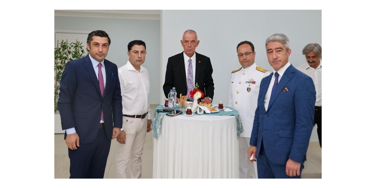 Marmaris Kaymakamı Aksoy, ilçe protokolü ile bayramlaştı