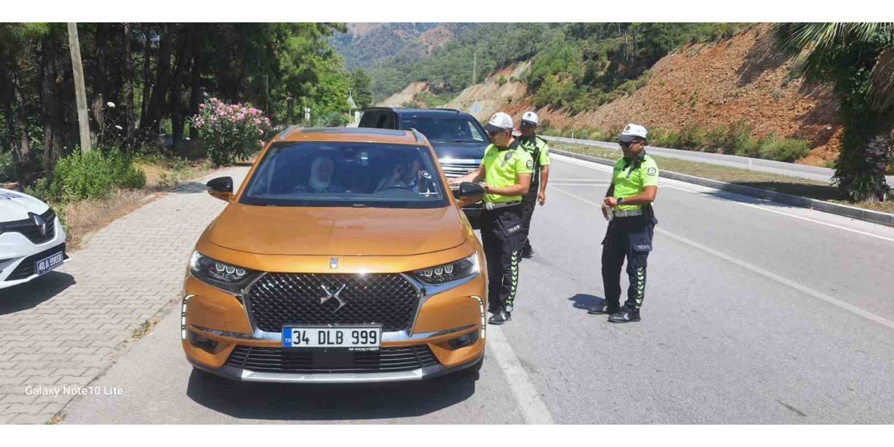 Fethiye’de polis ekiplerinden örnek davranış