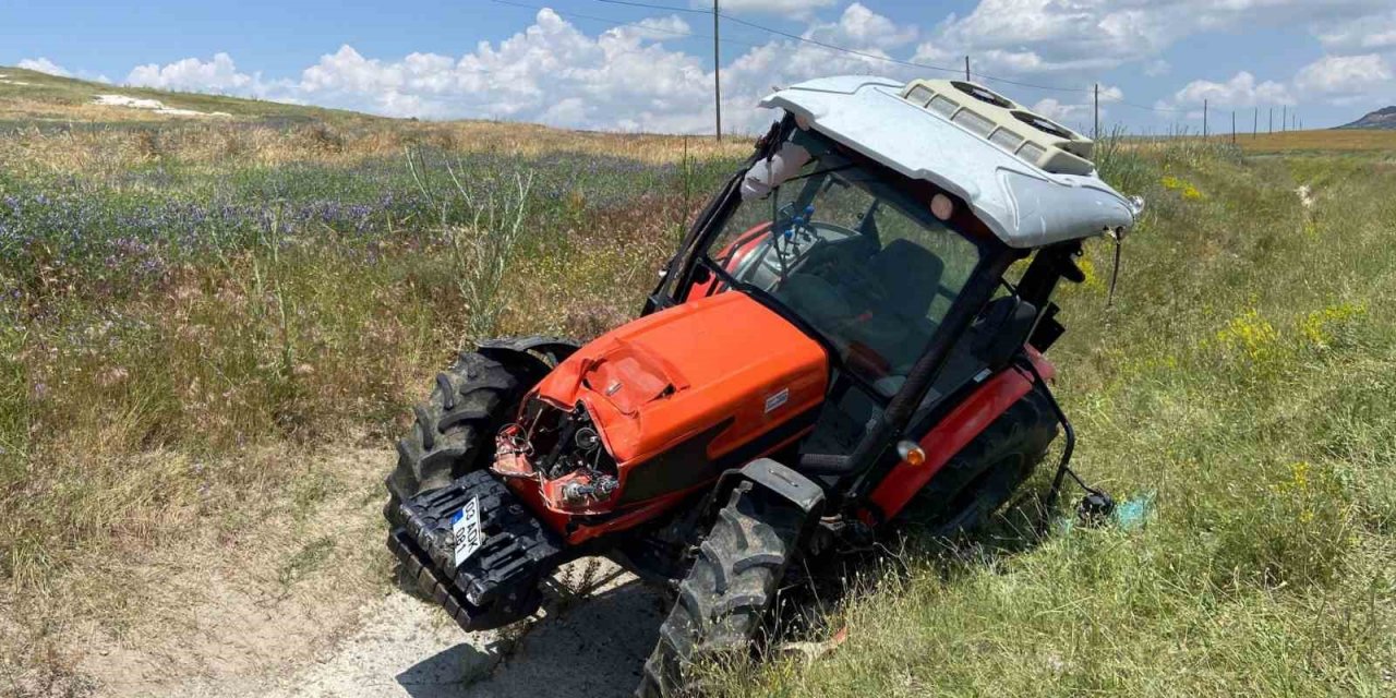 Sulama kanalına giren traktörde 2 kişi yaralandı
