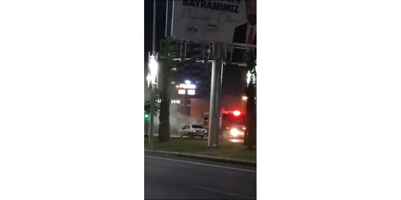 Elazığ’da seyir halindeki araç alev aldı