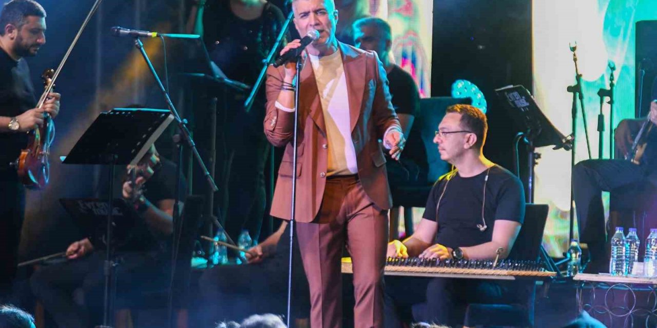 Bodrum’da Özcan Deniz izdihamı